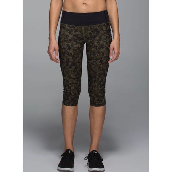 Lululemon Run: Top Speed Crop *Full-On Luxtreme
Mystic Jungle Fatigue Green Blac - Picture 1 of 13